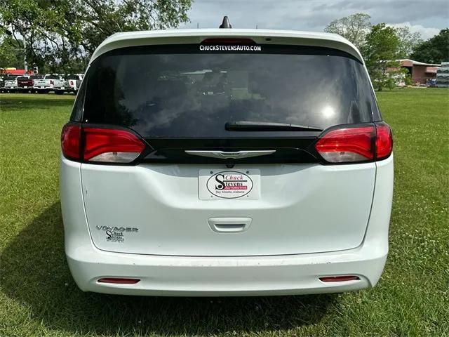 2022 Chrysler Voyager LX