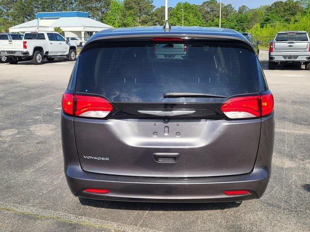 2022 Chrysler Voyager LX