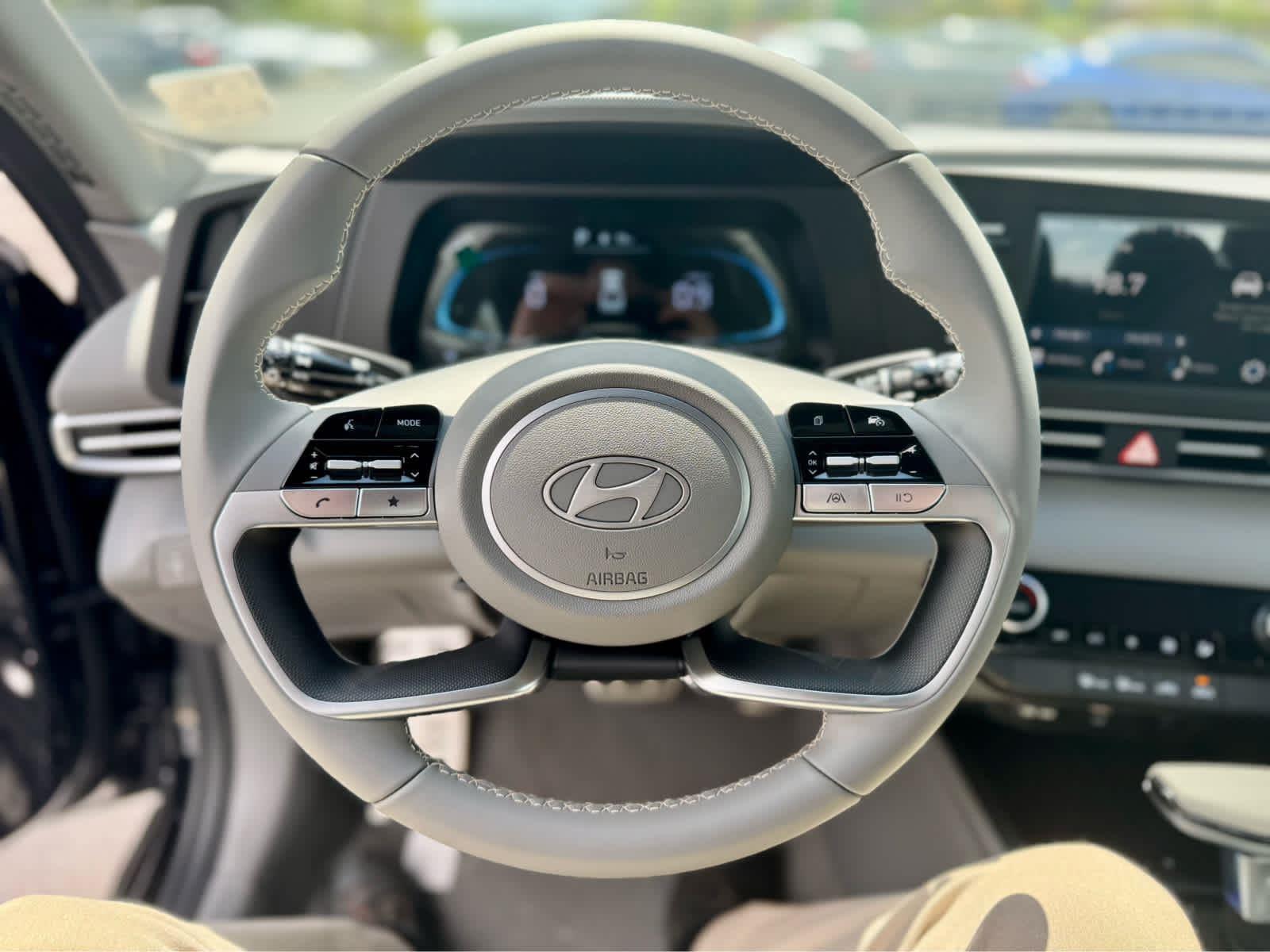 2025 Hyundai Elantra SEL - Photo 12