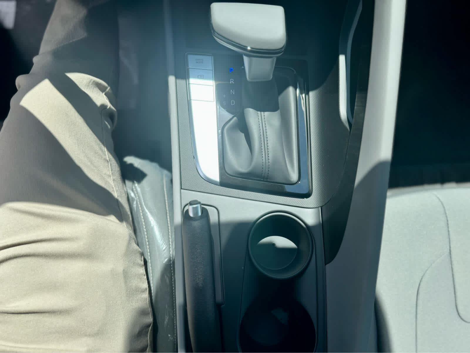 2025 Hyundai Elantra SEL - Photo 16