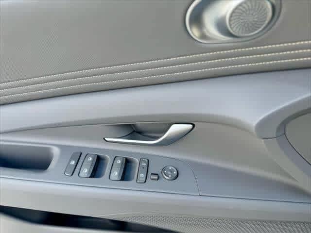 2025 Hyundai Elantra SEL - Photo 18
