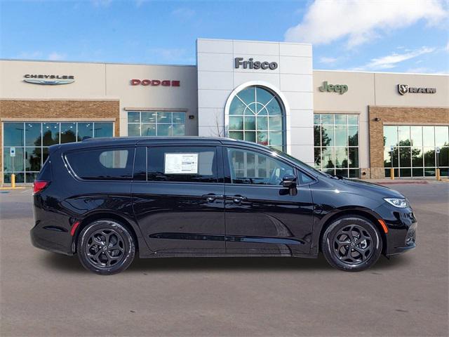2025 Chrysler Pacifica Hybrid PACIFICA PLUG-IN HYBRID S APPEARANCE