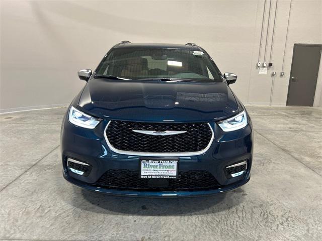 2025 Chrysler Pacifica Hybrid PACIFICA PLUG-IN HYBRID PINNACLE