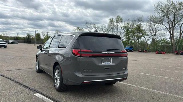 2025 Chrysler Pacifica PACIFICA SELECT AWD