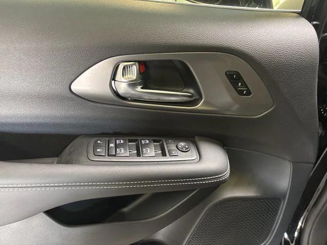 2025 Chrysler Pacifica PACIFICA SELECT