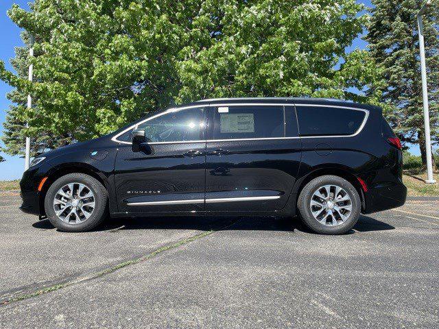 2025 Chrysler Pacifica Hybrid PACIFICA PLUG-IN HYBRID PINNACLE
