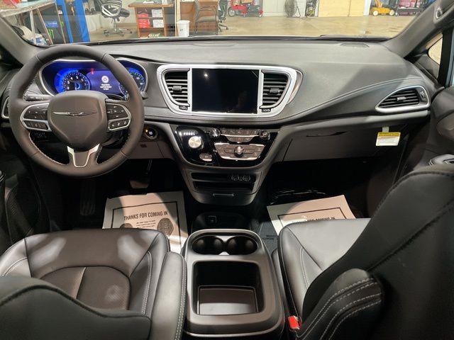 2025 Chrysler Pacifica PACIFICA SELECT AWD