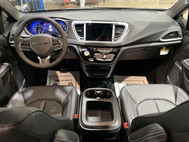 2025 Chrysler Pacifica PACIFICA SELECT AWD