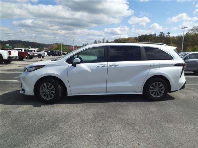 2023 Toyota Sienna XLE