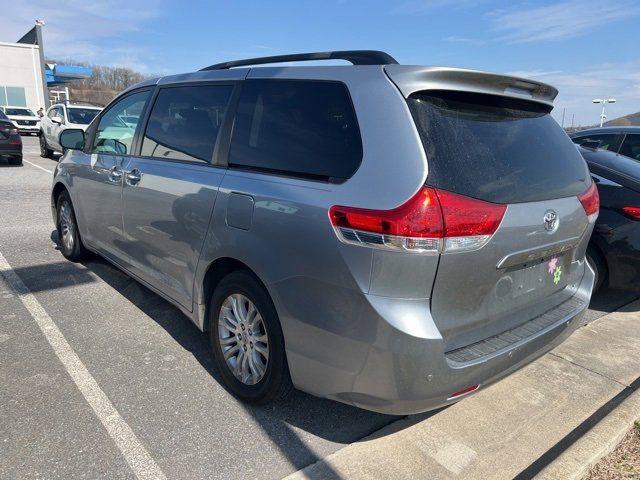 2012 Toyota Sienna XLE V6 8 Passenger