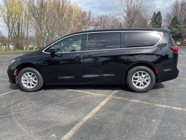 2025 Chrysler Pacifica PACIFICA SELECT