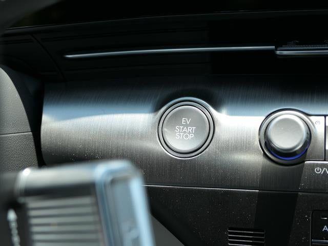 2025 Hyundai Kona EV SEL - Photo 17