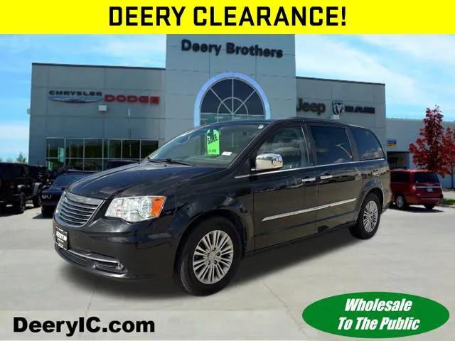 2015 Chrysler Town and Country Touring-L