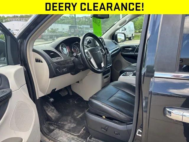 2015 Chrysler Town and Country Touring-L