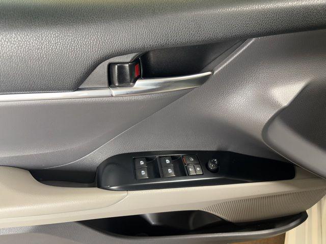 2020 Toyota Camry SE Hybrid