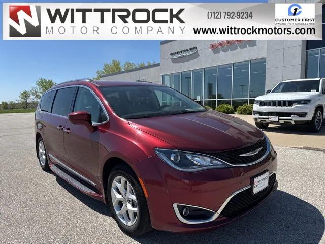 2017 Chrysler Pacifica Touring-L Plus