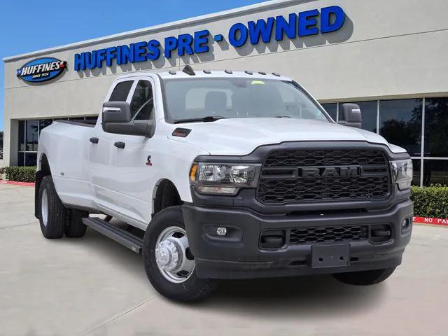 2023 RAM 3500 Tradesman Crew Cab 4x4 8 Box