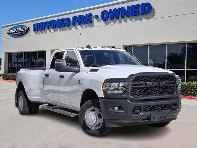 2023 RAM 3500 Tradesman Crew Cab 4x4 8 Box