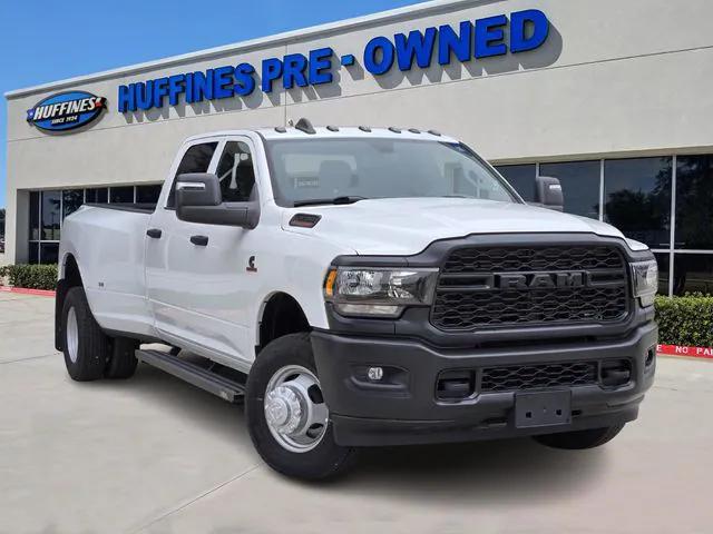 2023 RAM 3500 Tradesman Crew Cab 4x4 8 Box