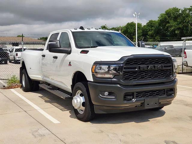 2023 RAM 3500 Tradesman Crew Cab 4x4 8 Box