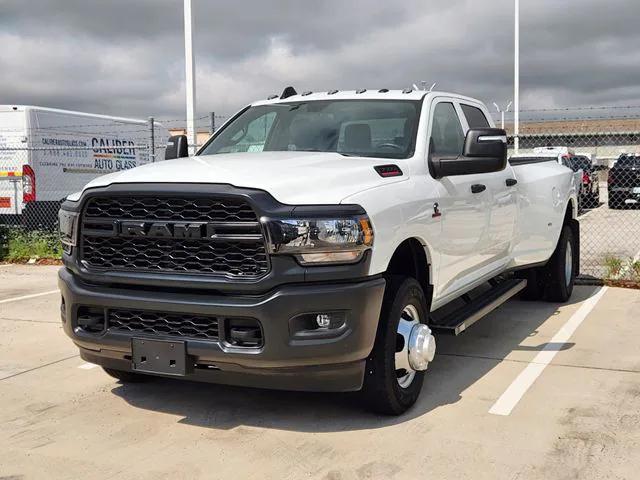 2023 RAM 3500 Tradesman Crew Cab 4x4 8 Box