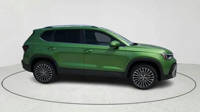 2025 Volkswagen Taos 1.5T SE Black