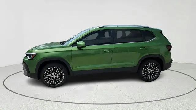 2025 Volkswagen Taos 1.5T SE Black