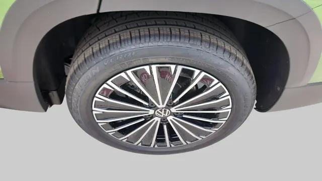 2025 Volkswagen Taos 1.5T SE Black