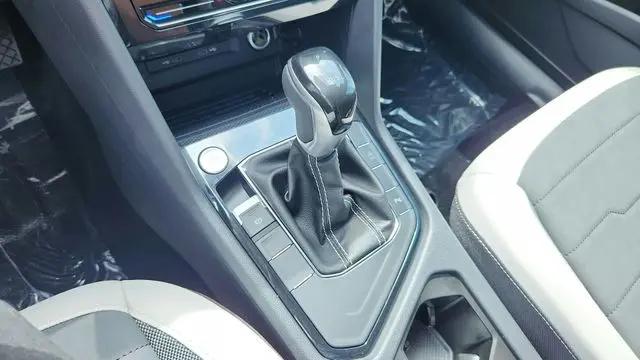 2025 Volkswagen Taos 1.5T SE Black