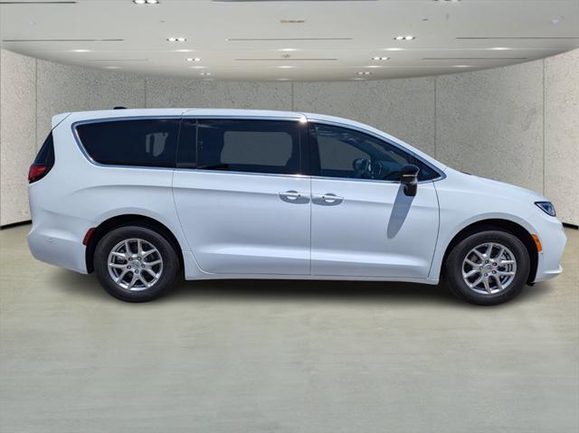 2025 Chrysler Pacifica PACIFICA SELECT