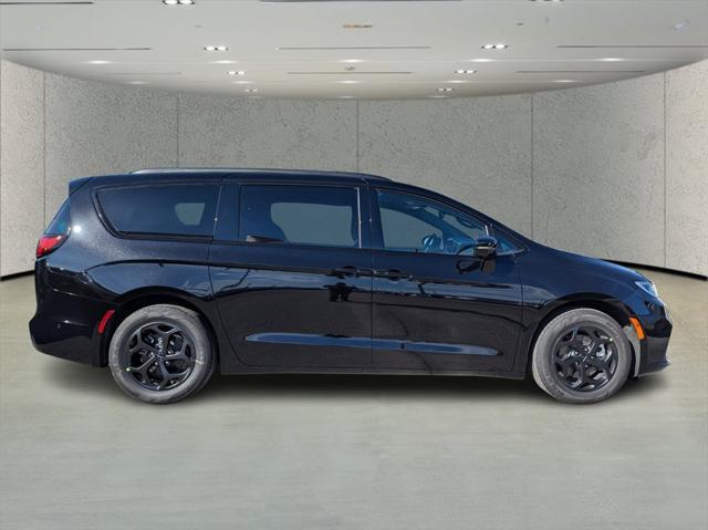 2025 Chrysler Pacifica Hybrid PACIFICA PLUG-IN HYBRID S APPEARANCE