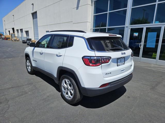 2025 Jeep Compass COMPASS LATITUDE 4X4