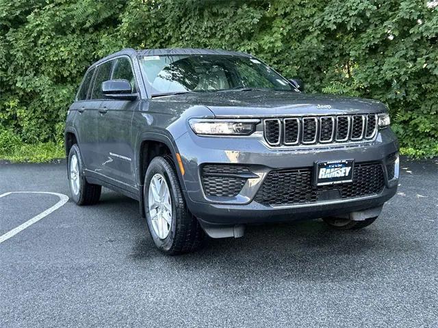 2025 Jeep Grand Cherokee GRAND CHEROKEE LAREDO X 4X4