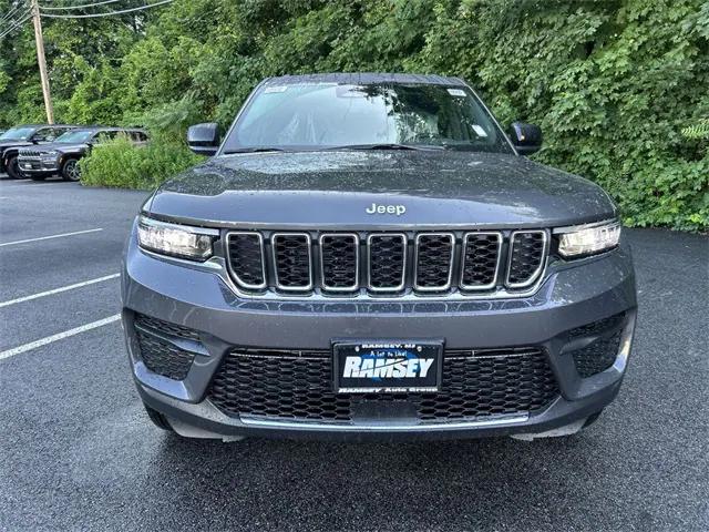 2025 Jeep Grand Cherokee GRAND CHEROKEE LAREDO X 4X4