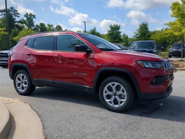 2025 Jeep Compass COMPASS LATITUDE 4X4