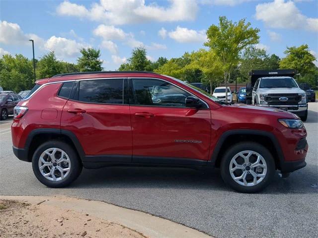 2025 Jeep Compass COMPASS LATITUDE 4X4