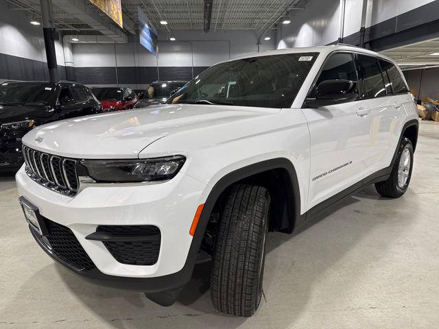 2025 Jeep Grand Cherokee GRAND CHEROKEE LAREDO X 4X4