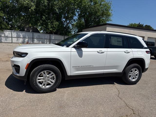 2025 Jeep Grand Cherokee GRAND CHEROKEE LAREDO 4X4