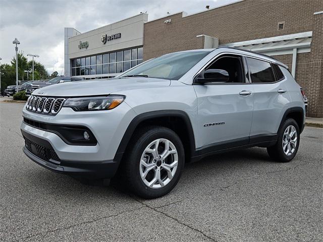 2025 Jeep Compass COMPASS LATITUDE 4X4