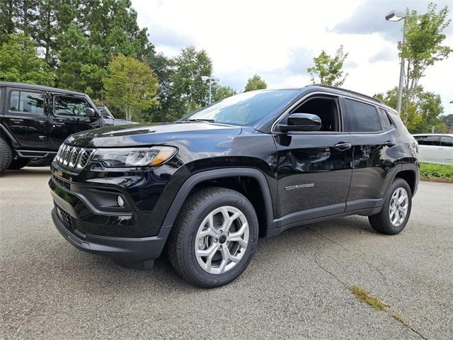 2025 Jeep Compass COMPASS LATITUDE 4X4
