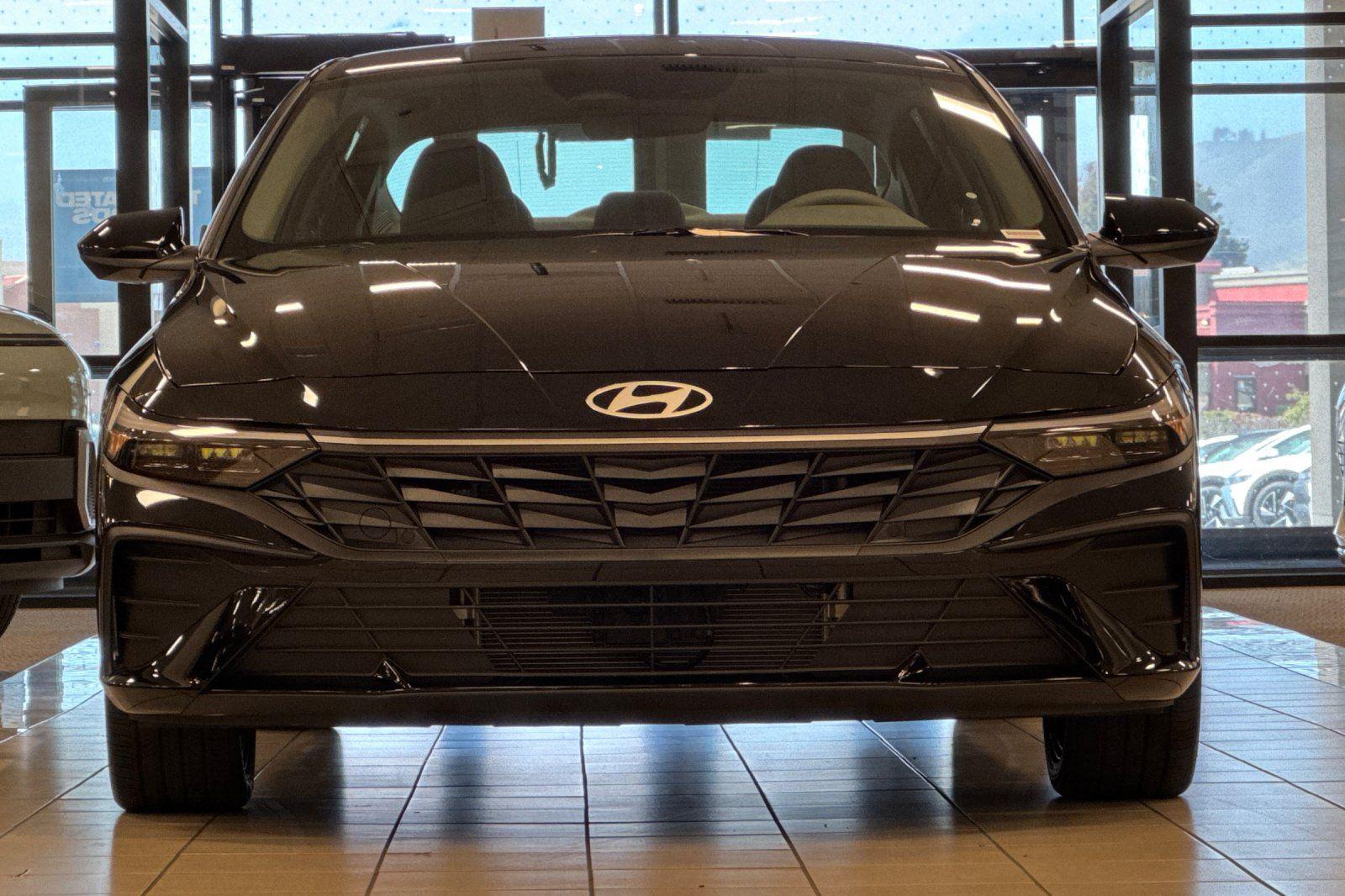 2025 Hyundai Elantra Blue - Photo 9