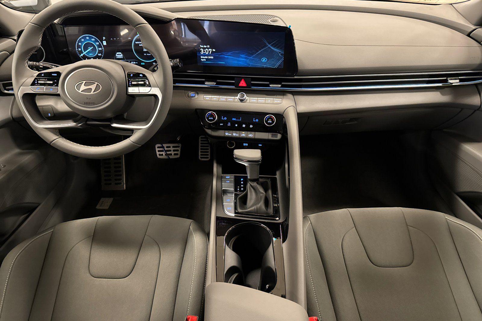 2025 Hyundai Elantra Blue - Photo 13
