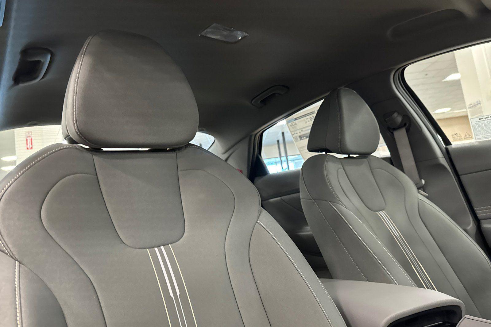2025 Hyundai Elantra Blue - Photo 16