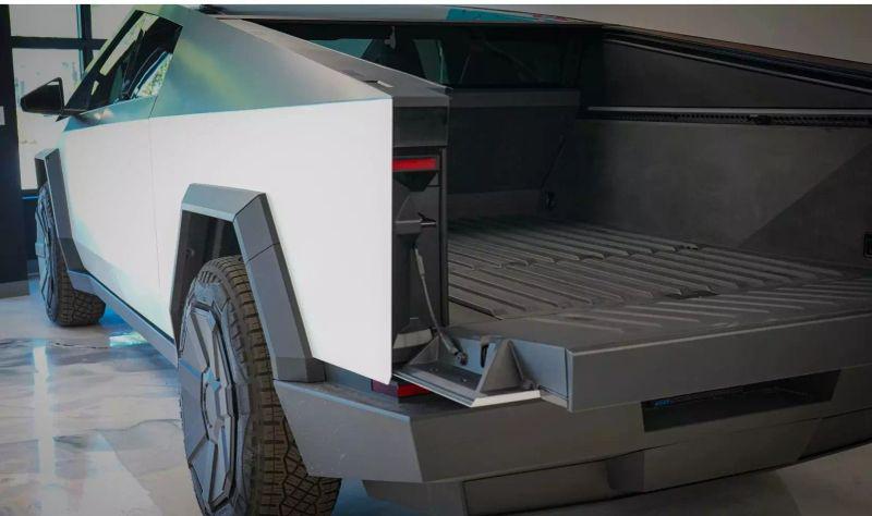 2024 Tesla Cybertruck Cyberbeast
