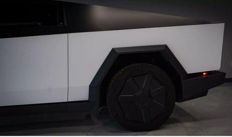 2024 Tesla Cybertruck Cyberbeast