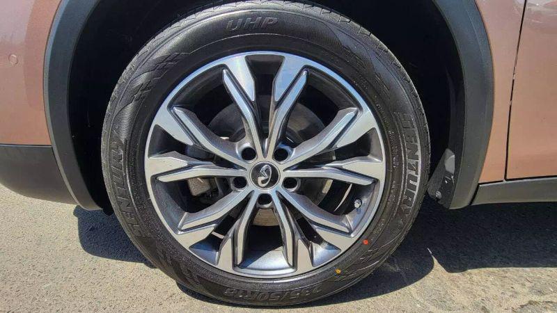 2018 INFINITI QX30 Premium