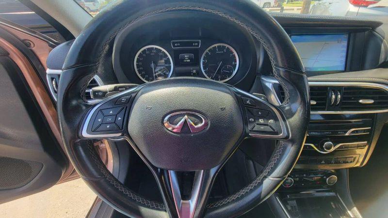 2018 INFINITI QX30 Premium