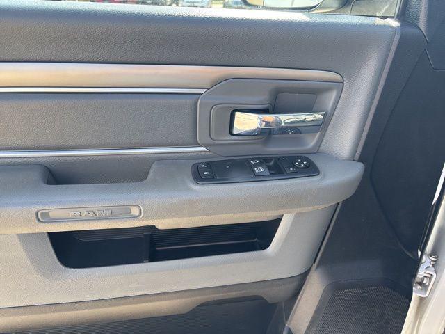 2017 RAM 2500 Tradesman Regular Cab 4x4 8 Box