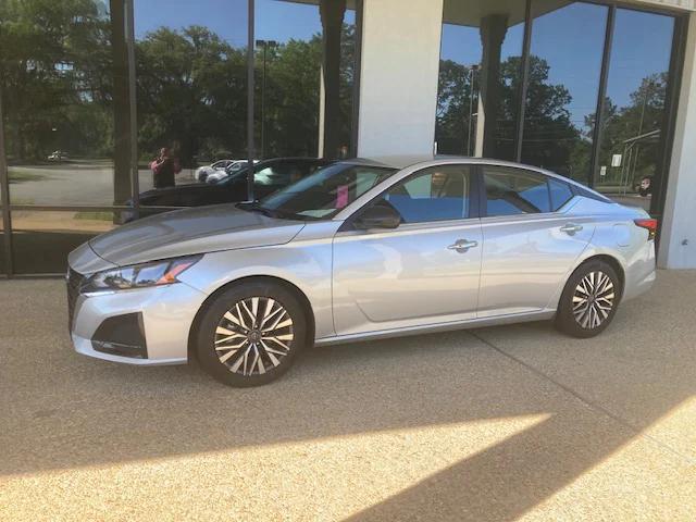 2024 Nissan Altima SV FWD