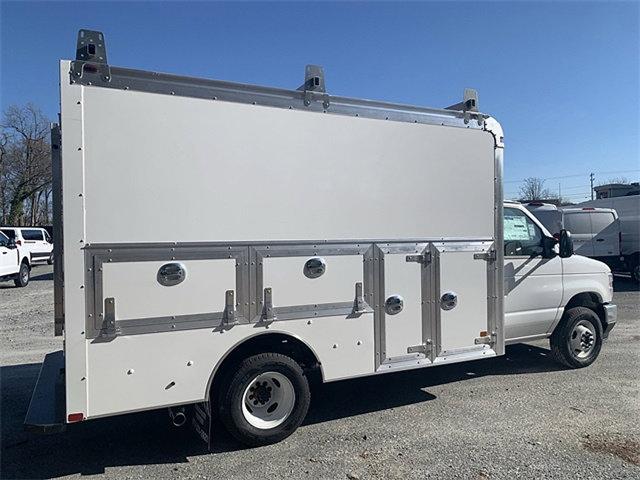 2026 Ford E-350 Cutaway 2026 FORD E-350 CUTAWAY CHASSIS 2DR 138 WB HD